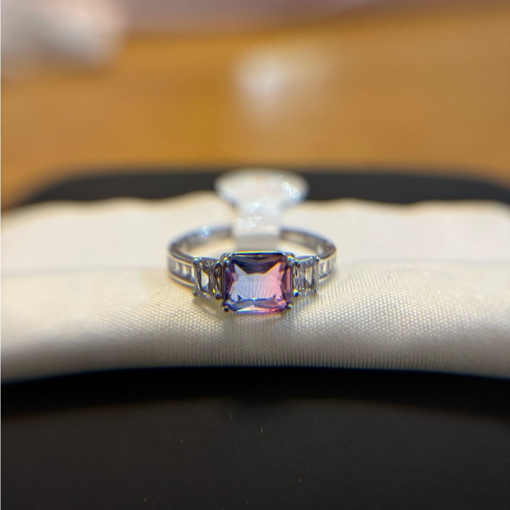 The Elenor Ring